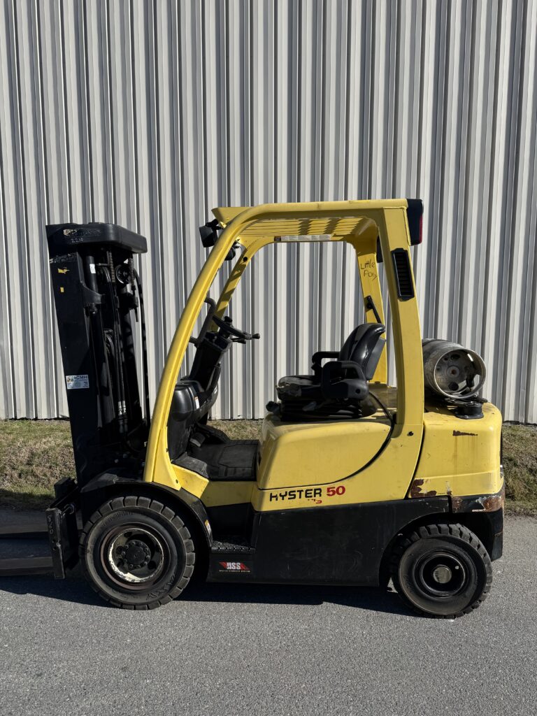 We keep your fleet running smoothly with comprehensive maintenance programs built around your needs.